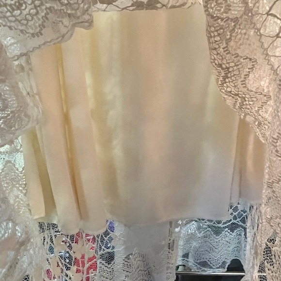 Band of Gypsies Lace Mini Dress Size 10 Smocked Off Shoulder Long Sleeve Ivory - Picture 8 of 8